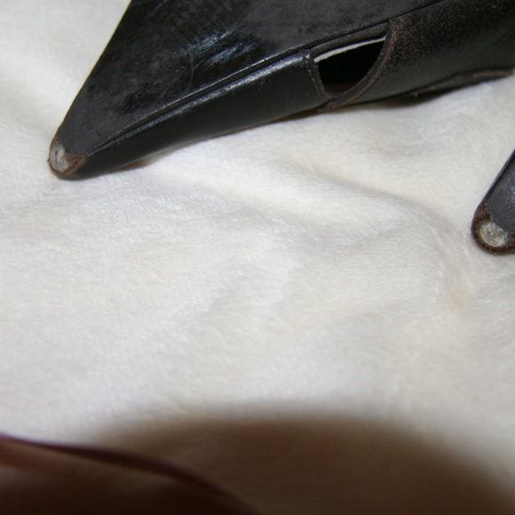 BCBG PARIS SZ 8.5 BROWN POINT TOE SLIP ON HEEL - Picture 4 of 6